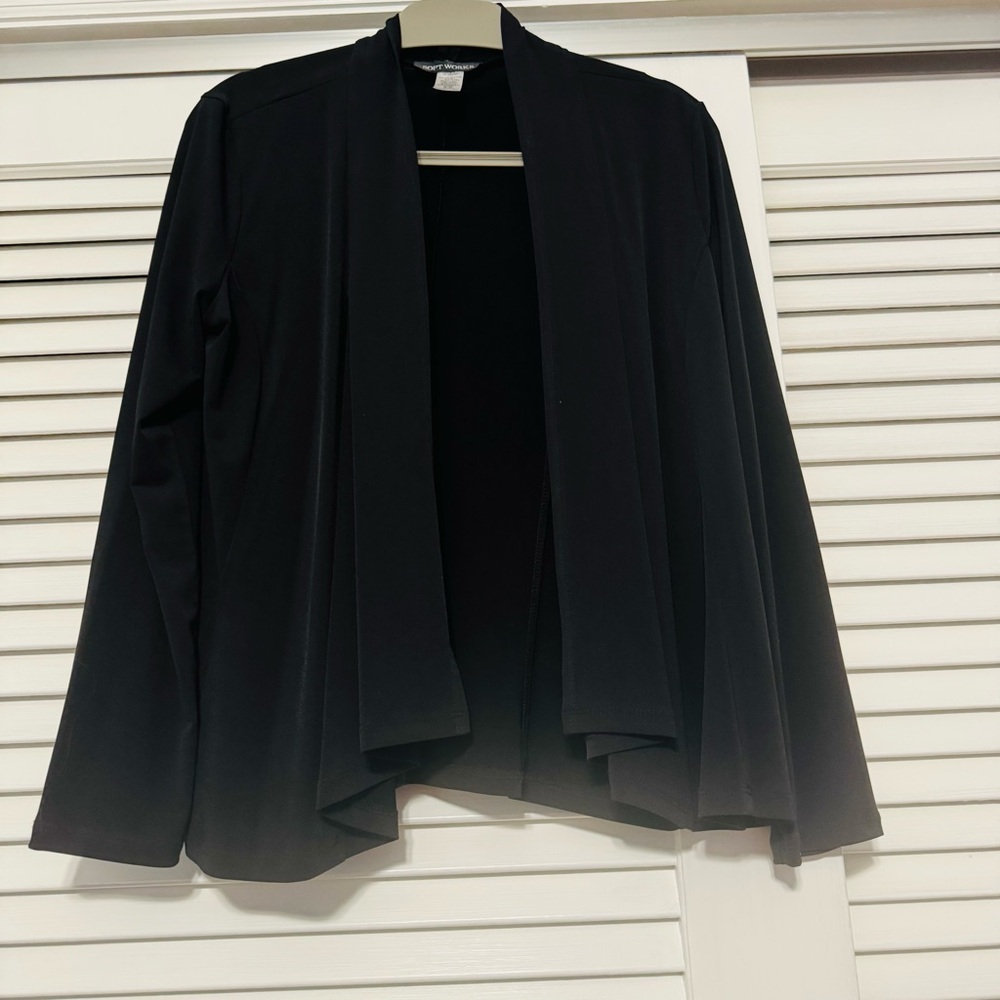 Black open front layer- slightly fitted- Medium